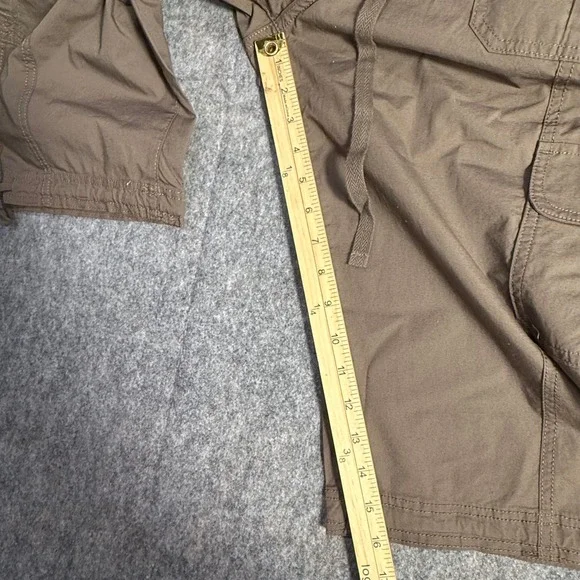 St Johns Bay Womens 12P Petite Capri Cargo Pants Taupe Shadow NEW With Tags - Picture 8 of 9